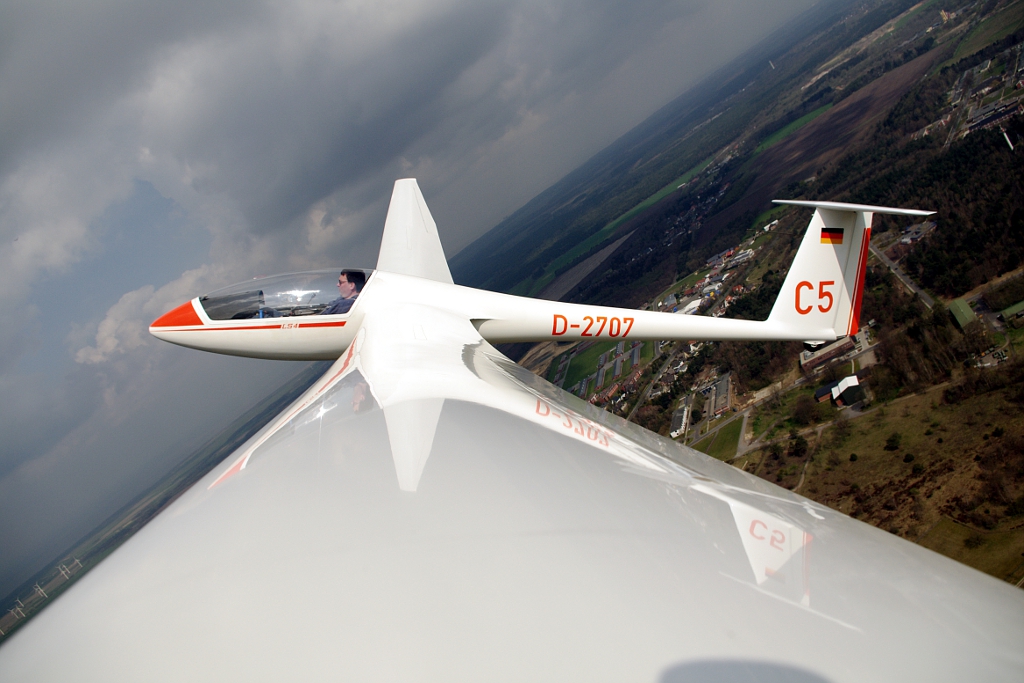 Windenstart mit der LS4 D-2707 der Sportfluggruppe Nordholz/Cuxhaven e.V. in Nordholz-Spieka (EDXN)
Aufgenommen am 21.04.2012