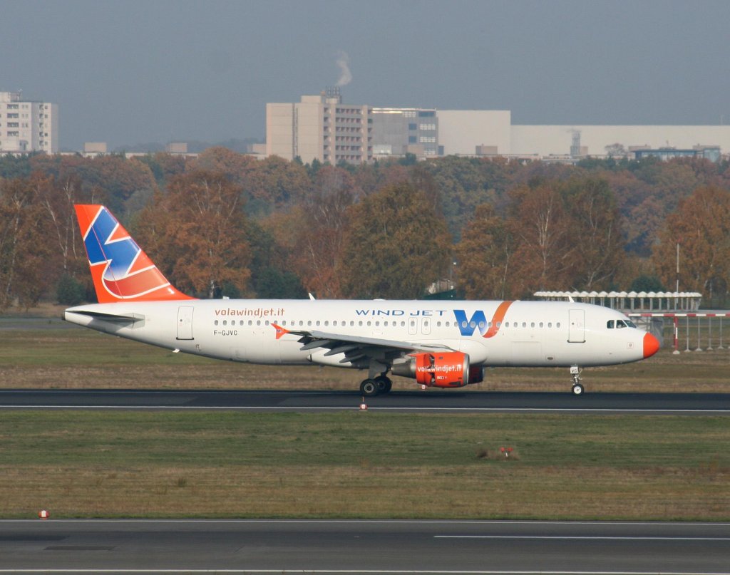 Windjet A 320-211 F-GJVC nach der Landung in Berlin-Tegel am 01.11.2009