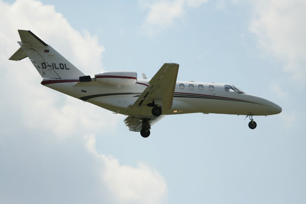 Windrose Air Cessna 525A Citation CJ2 D-ILDL kurz vor der Landung in Berlin-Tegel am 10.06.2011
