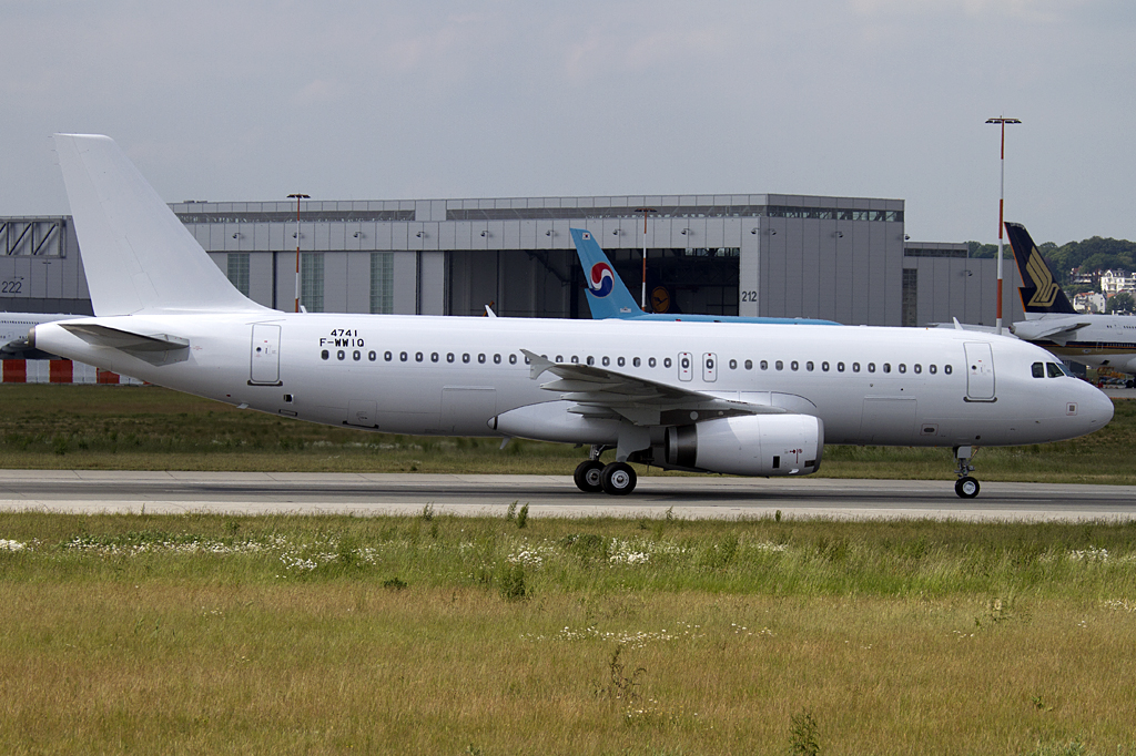 Wizz Air, F-WWIQ (later Reg.: HA-LWM), Airbus, A320-232, 30.05.2011, XFW, Hamburg-Finkenwerder, Germany 




