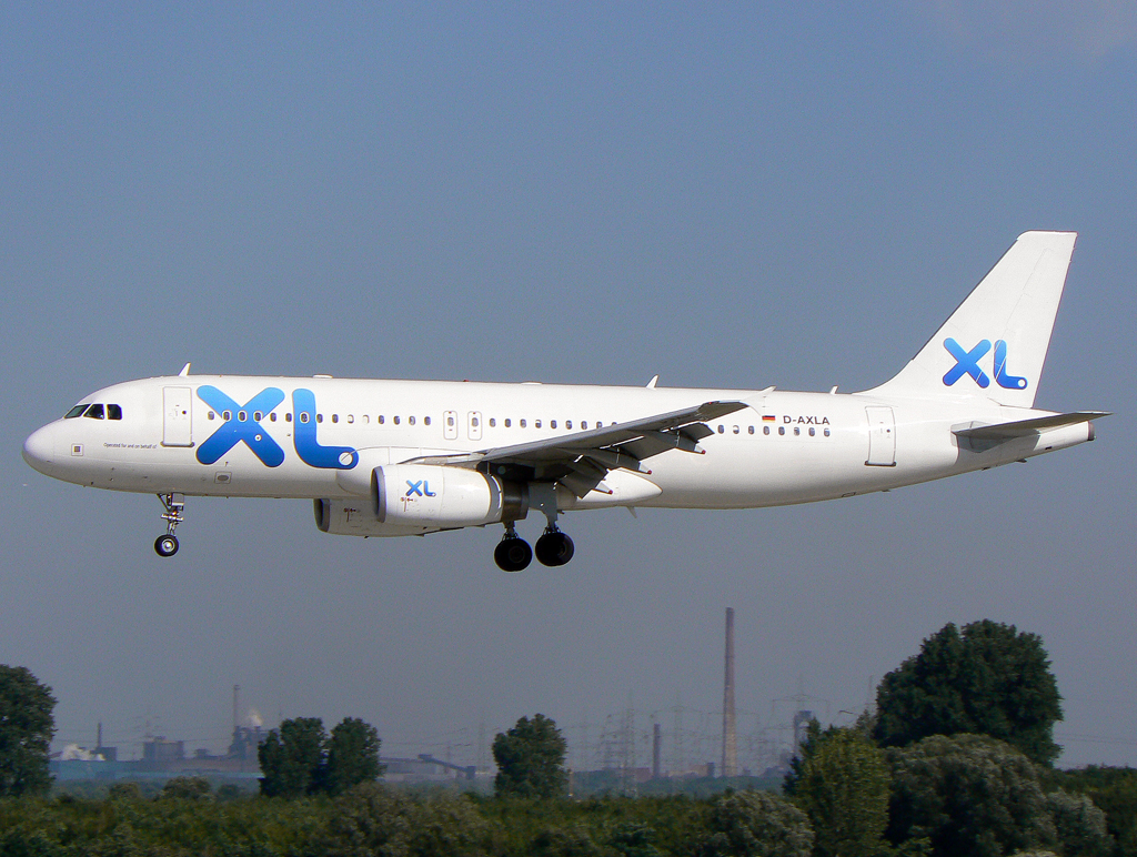 XL A320 D-AXLA im Anflug auf 23L in DUS / EDDL / Düsseldorf am 05.08.2007
