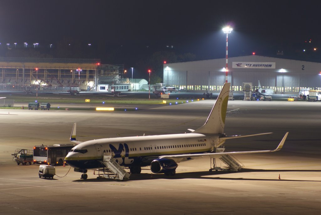 XL Airways Boeing 737 D-AXLJ am Dsseldorfer Flughafen am 05.11.2011