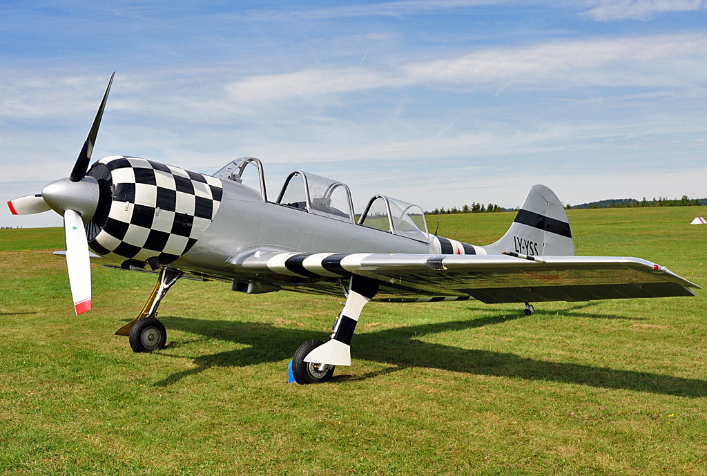 YAK-52 LY-YSS am Flugplatz Wershofen 02.09.2012