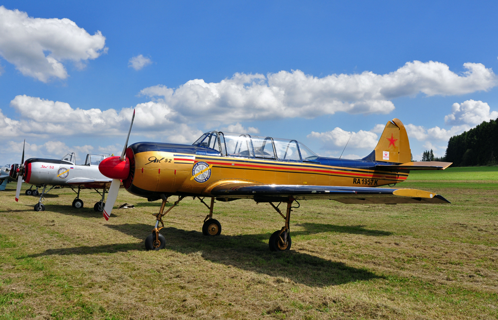 Yak-52 - RA-1957K, auf dem Flugtag in Breitscheid 21.08.2010