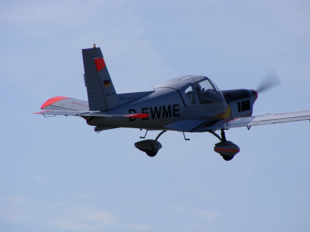 Zlin 42 D-EWME kurz nach dem Start in Gera EDAJ am 28.9.2008 beim Zlin Treffen
