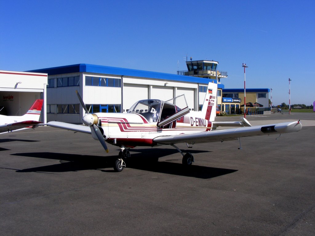 Zlin 42 D-EWNU auf dem Flugplatz Gera (EDAJ) am 1.10.2011
