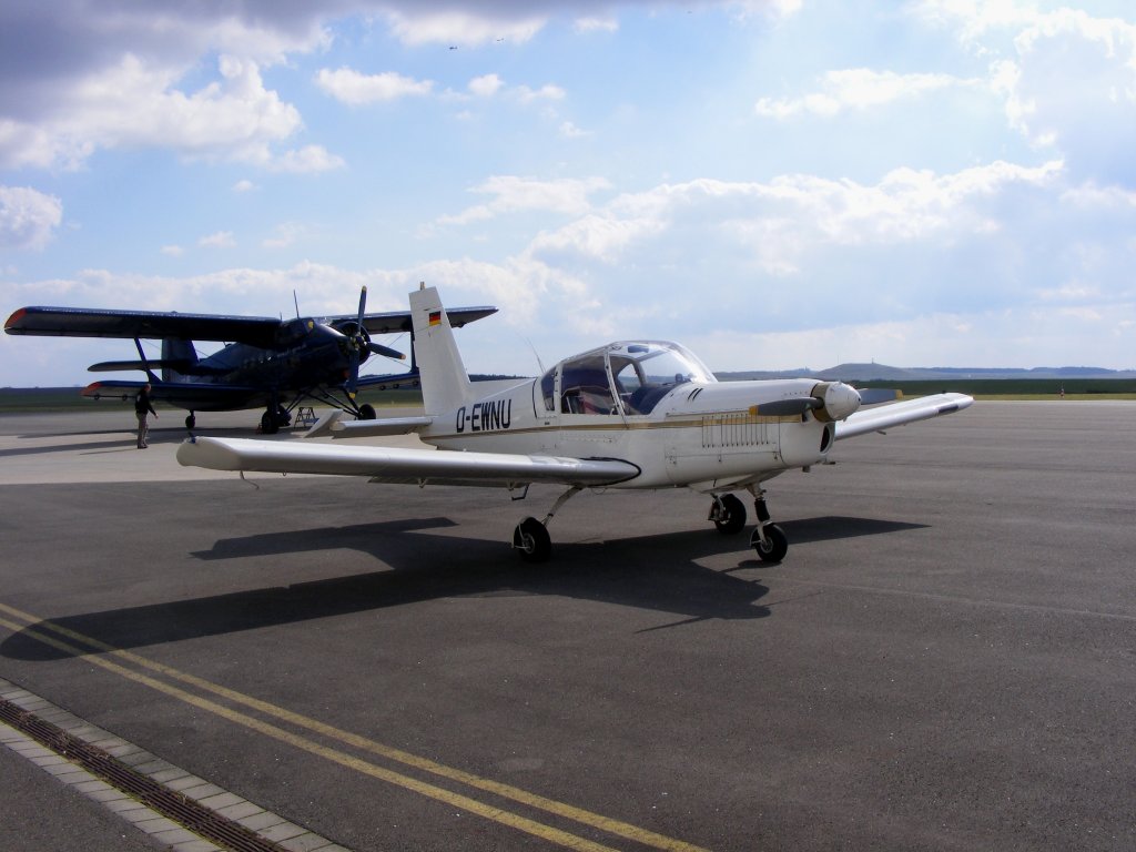 Zlin 42 D-EWNU (ex.DDR-WNU),Flugplatz Gera (EDAJ) am 22.9.2012