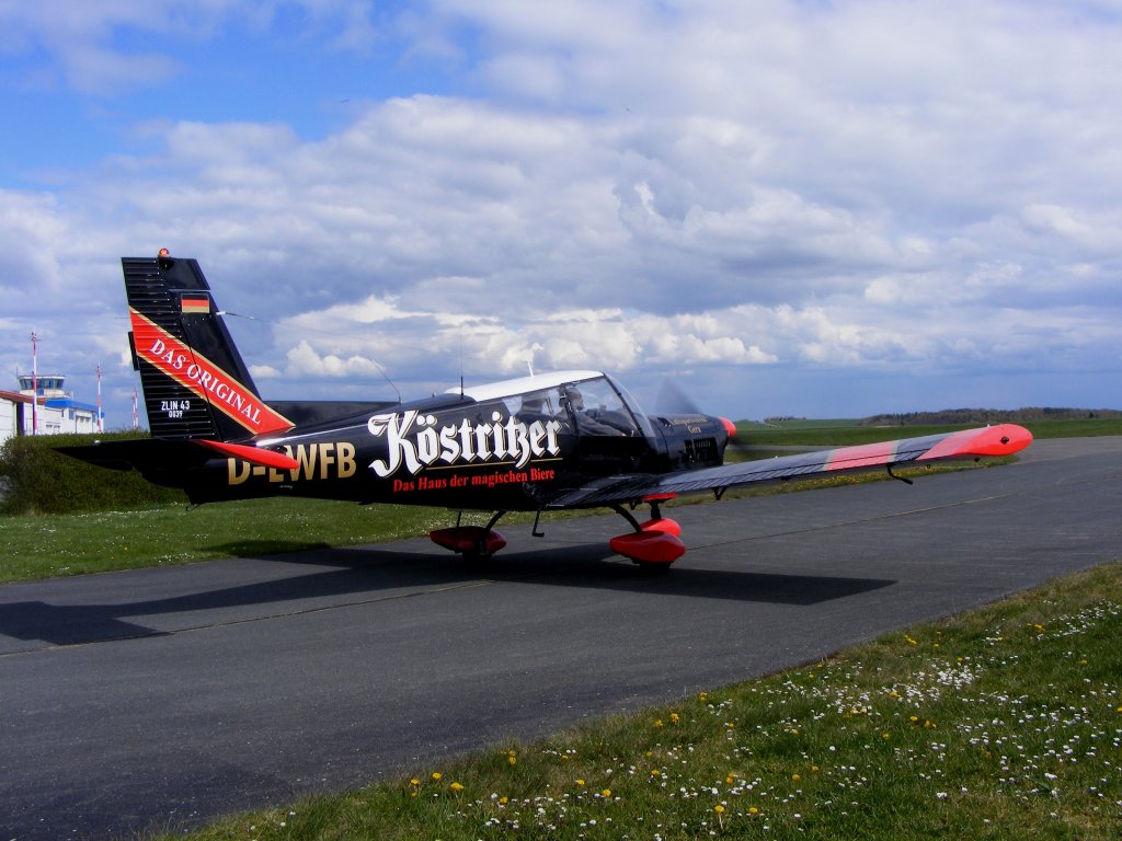 Zlin 43 D-EWFB (ex.DDR-WFB) auf dem Weg zum Start in Gera (EDAJ) am 21.4.2012