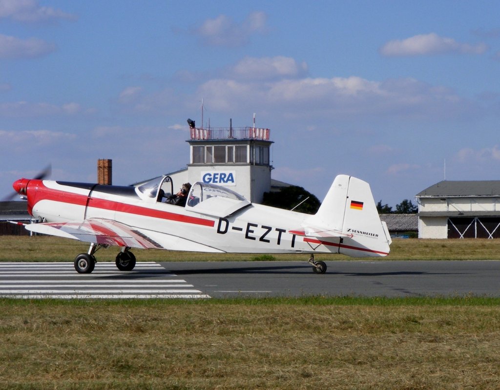 Zlin 526 AFS D-EZTT auf dem Flugplatz Gera EDAJ gelandet am 30.8.2008