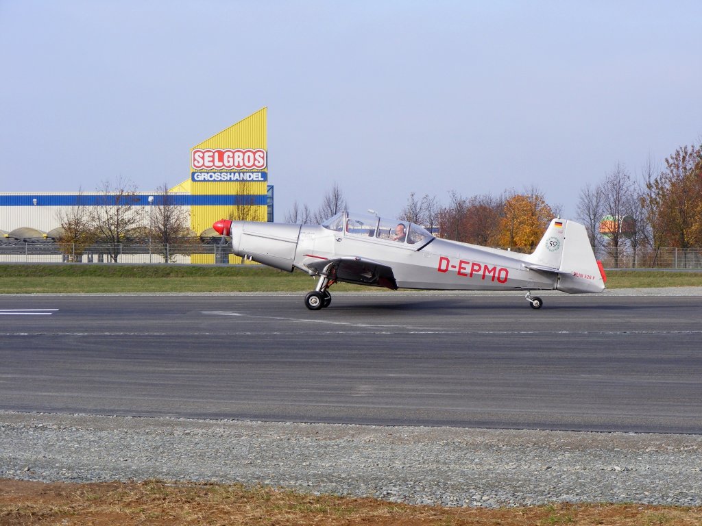 Zlin 526 F  D-EPMO am Start auf dem Flugplatz Gera EDAJ am 25.10.2008