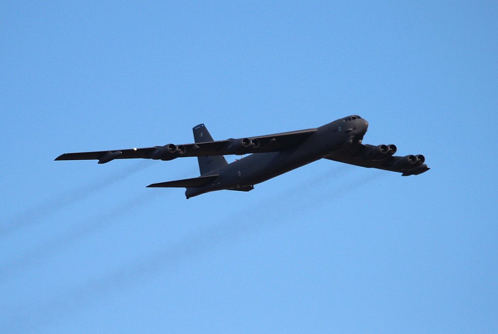 Zum Abschluss der ILA 2012, USA Air Force, B-52H Sratofortress, 60-0024, beim berflug am 16.09.2012