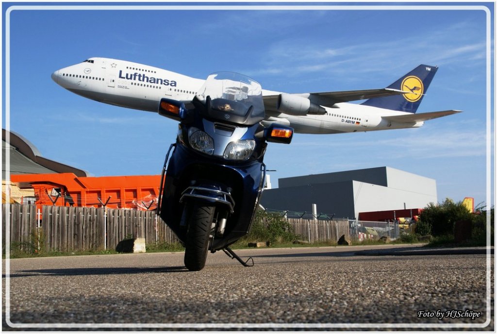 Zwei starke Typen,bei dem Roller handelt es sich um einen Burgman 650 der Marke Suzuki.