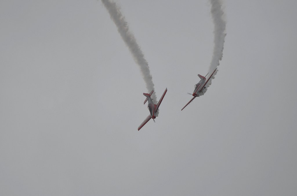 Zwei Zlin 526 im Flugdisplay auf der ILA Berlin am 15.09.12