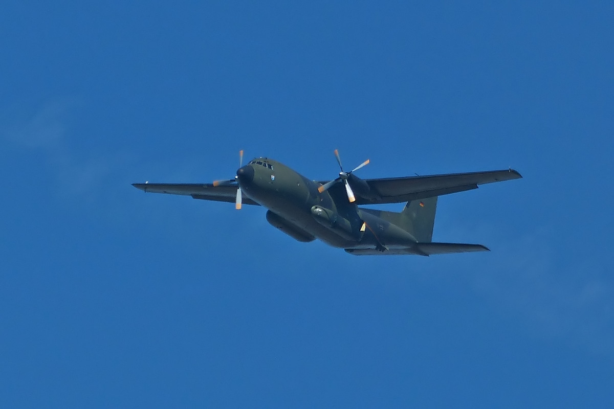 . C-160 Transall, Militärflugzeug der Deutschen Bundeswehr, aufgenommen in der Nähe von Saarlouis am 18.07.2014. Bild neu bearbeitet.  (habe keine Kennung am Flugzeug gefunden).