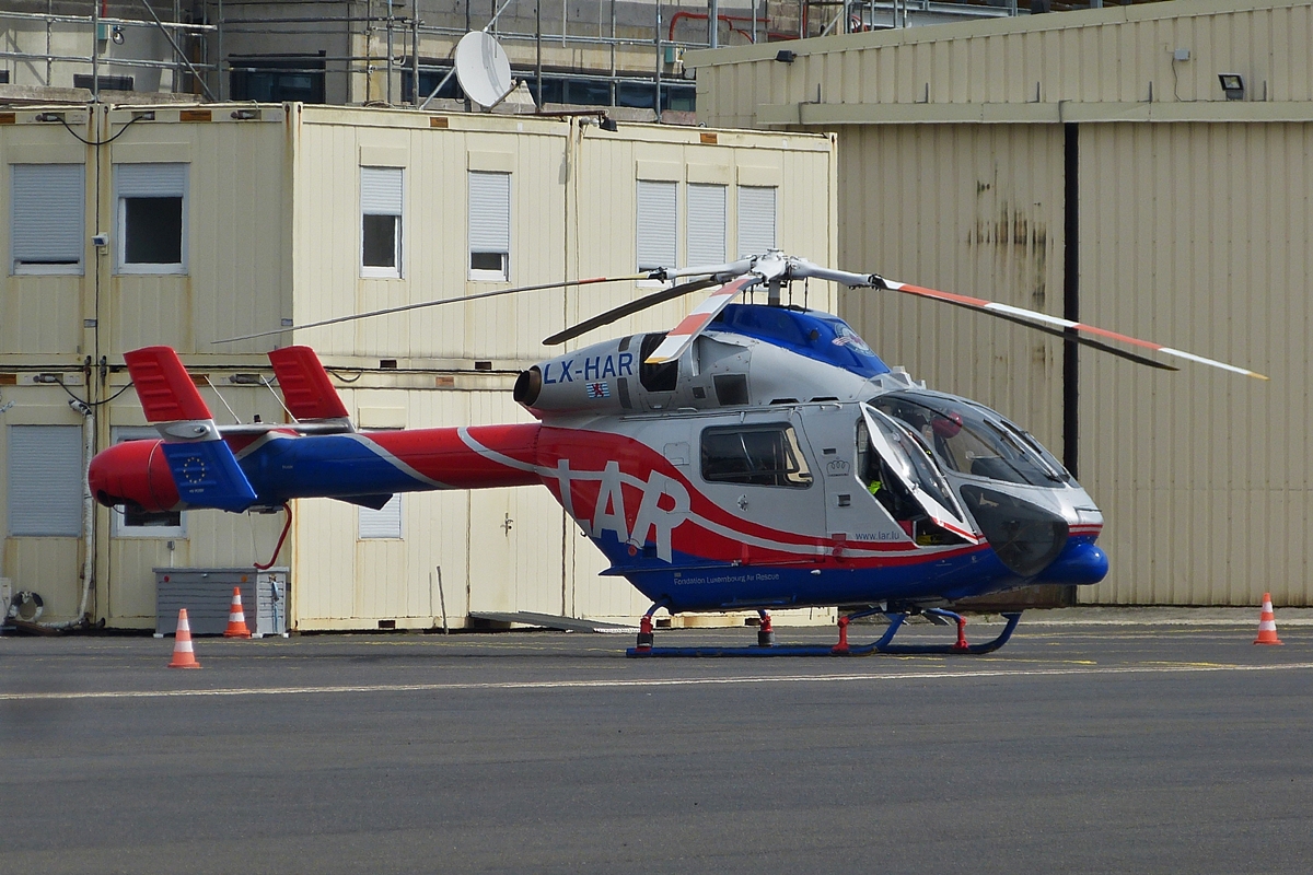 . LX-HAR Mc Donnell Douglas Helicopters MD902 Explorer der Luxembourg Air Rescue ist nach einem Einsatz wieder am Flughafen in Luxemburg gelandet.  02.05.2015 