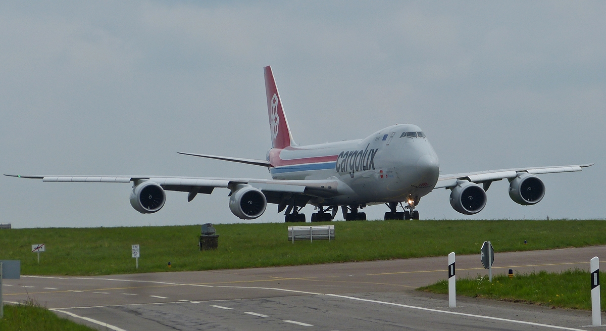 . LX-VCA  BOEING 747-8R7F  City of Vianden  aufgenommen am 02.05.2015, während er über die Rollbahn in Richtung Startbahn rollt.