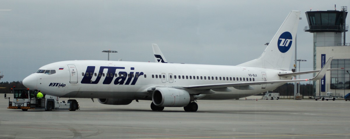 01.12.13 / VQ-BJI wird zurück geschoben