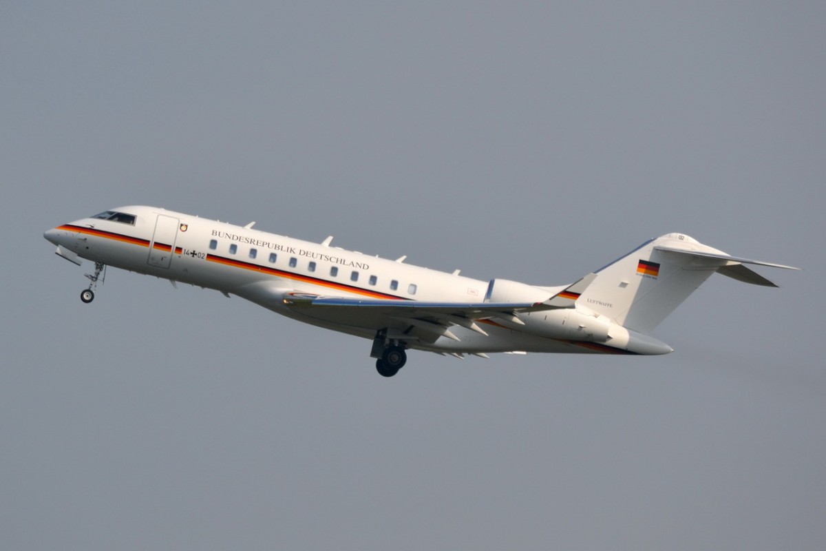 14 +02 der deutschen Luftwaffe Bombardier BD-700-1A11 Global 5000    23.04.2014 Start in Tegel