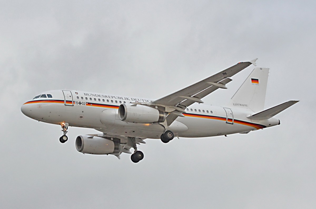 15+02 German Air Force Airbus A319-133X(CJ)  beim Anflug auf Tegel , 29.01.2015