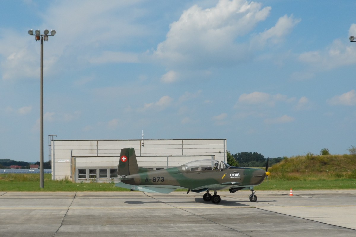 2013-08-10 Zu den 10. Bautzener Flugtagen waren die P3-Flyers aus der Schweiz zu Gast. Hier die Maschine des Leaders mit der Kennung HB-RCL.