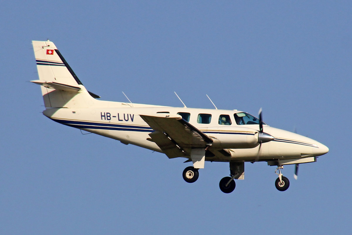 303 Flyers AG, HB-LUV, Cessna T303 Crusader, msn: T30300058, 26,Oktober 2019, ZRH Zürich, Switzerland.