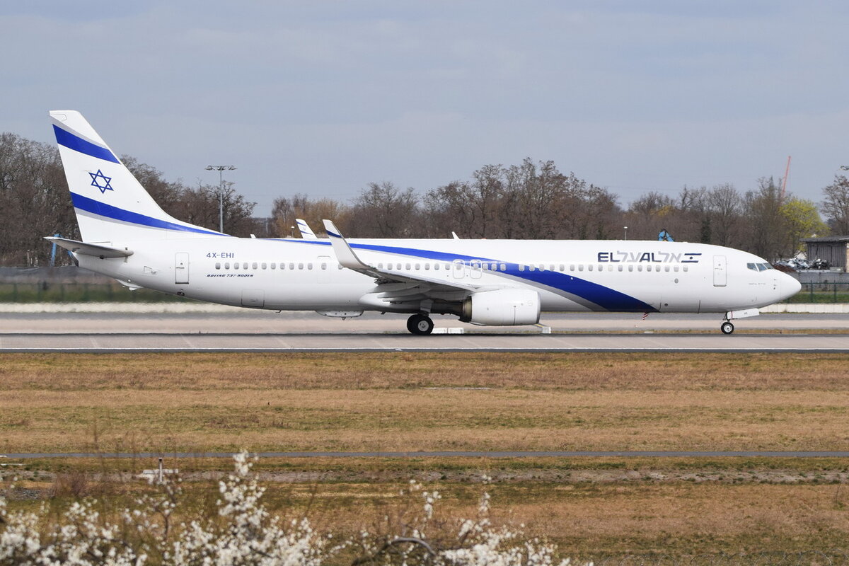 4X-EHI , El Al Israel Airlines , Boeing 737-958ER(WL) , 30.03.2022 , Berlin-Brandenburg  Willy Brandt  , BER , 
