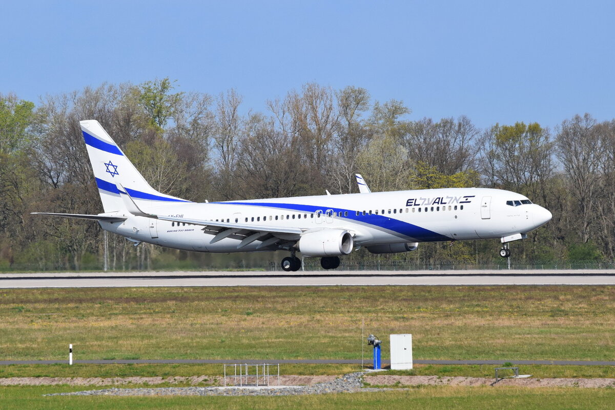 4X-EHI , El Al Israel Airlines , Boeing 737-958ER(WL) , 24.04.2022 , Berlin-Brandenburg  Willy Brandt  , BER , 