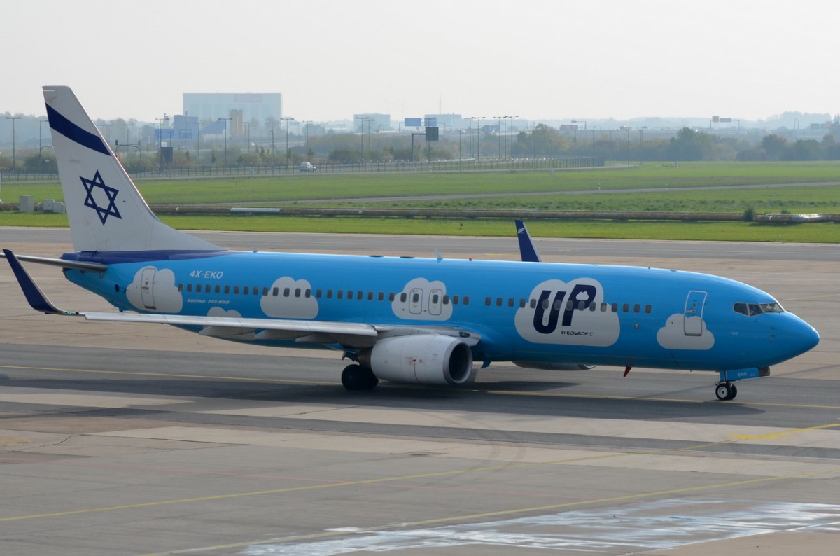 4X-EKO UP Boeing 737-86Q (WL)   in Schönefeld am 13.10.2014 zum Start