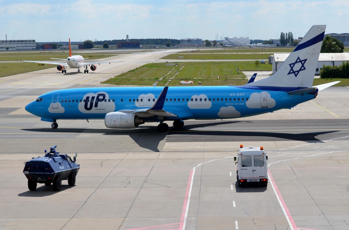 4X-EKT UP Boeing 737-8BK (WL) zum Start in Schönefeld am 28.08.2014