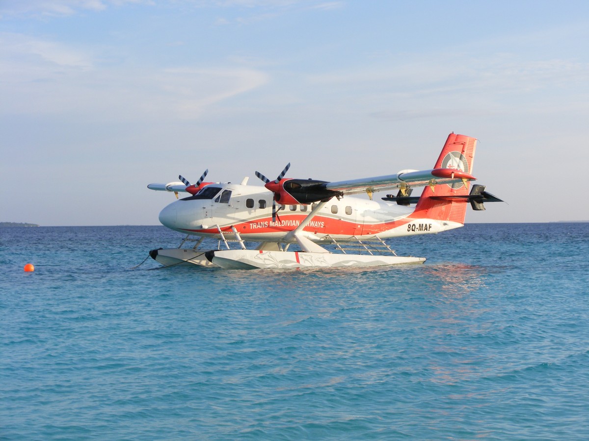8Q-MAF, DHC-6 Twin Otter, TMA, Meedhupparu (Raa Atoll) 14.3.2015