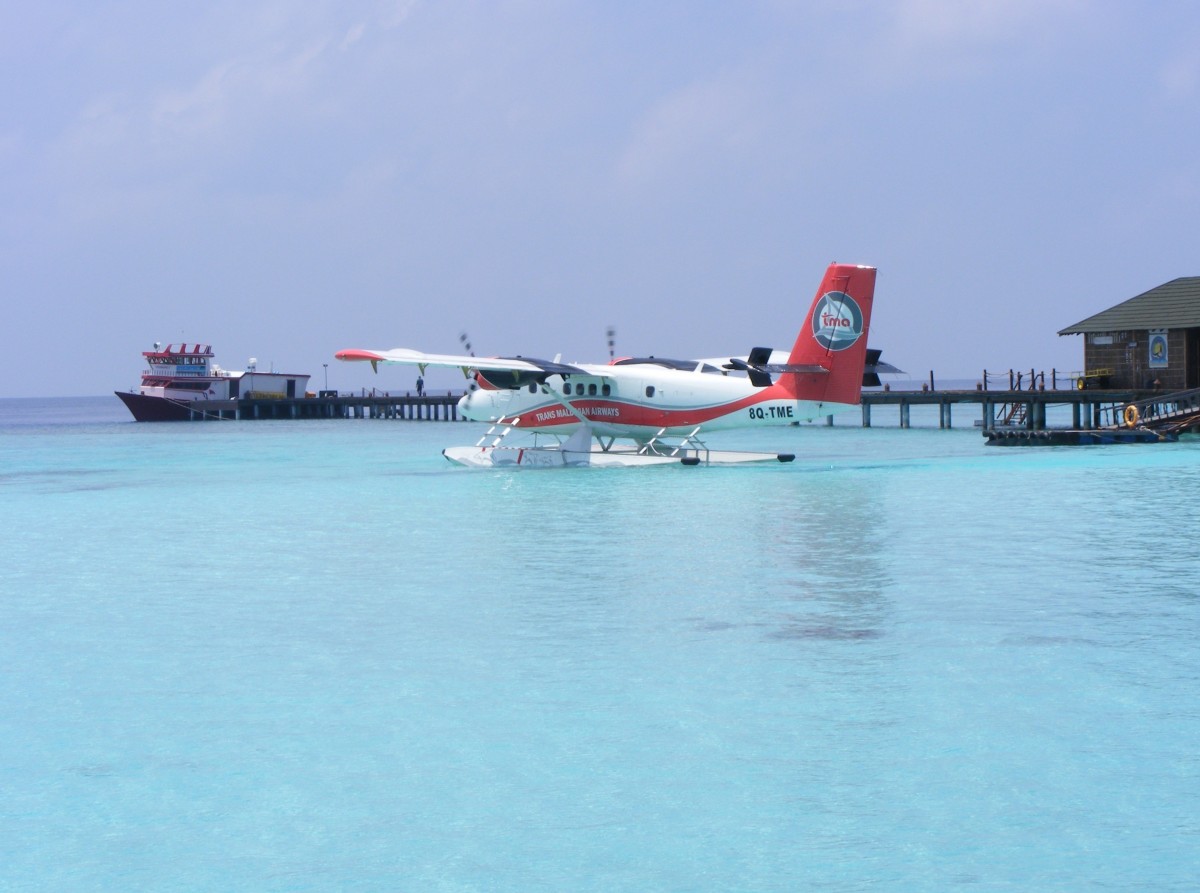 8Q-TME, DHC-6 Twin Otter von Trans Maldivian Airways auf dem Weg zum Start von der Insel Meedhupparu am 14.3.2015