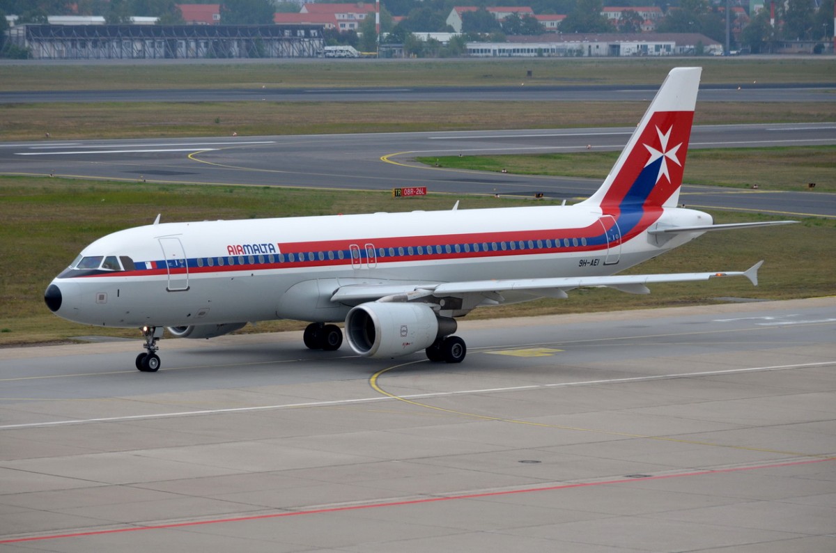 9H-AEI Air Malta Airbus A320-214    zum Gate in Tegel am 12.09.2014