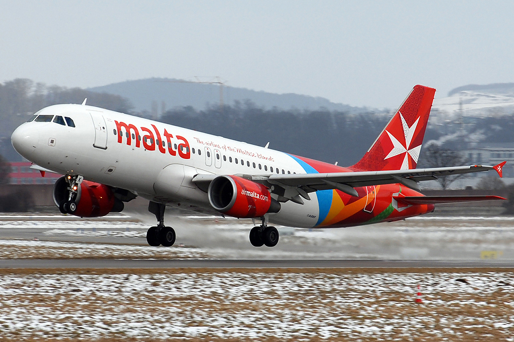 9H-AEK Airbus A320-214 08.02.2015