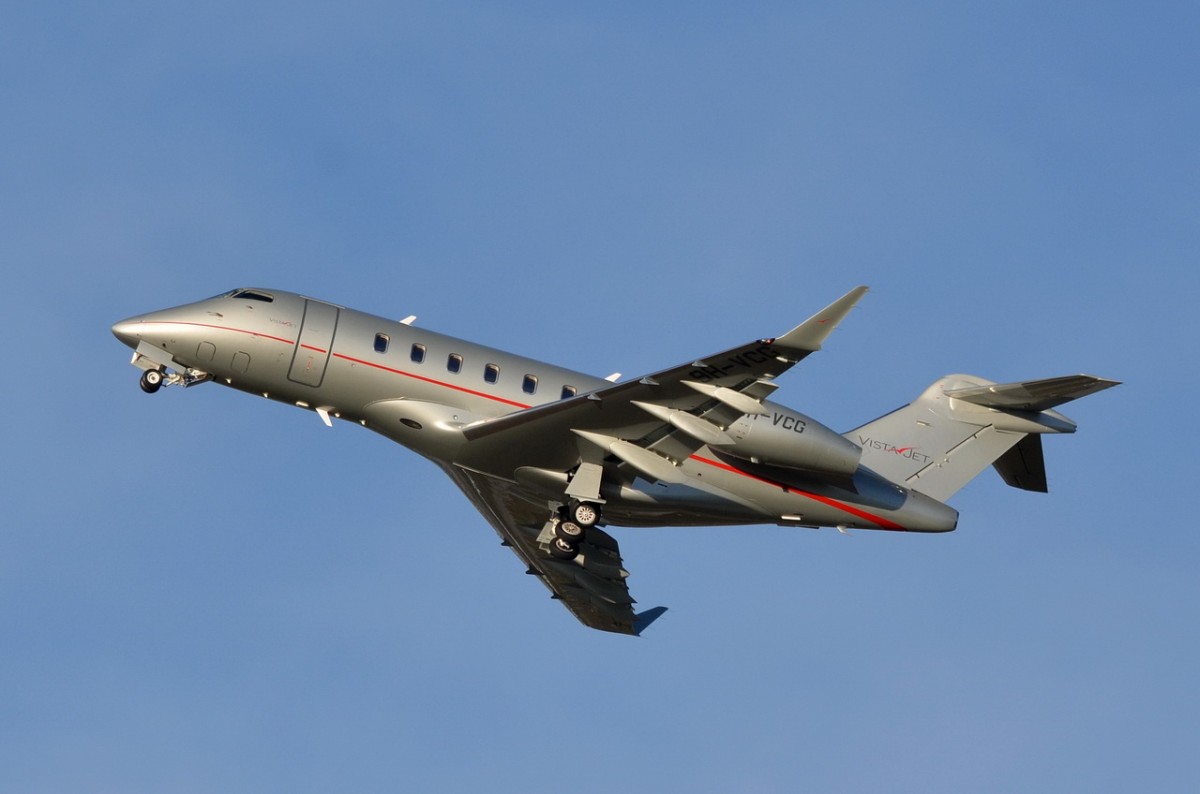 9H-VCG Vistajet Bombardier BD-100-1A10 Challenger 300   gestartet in München am 05.12.2015