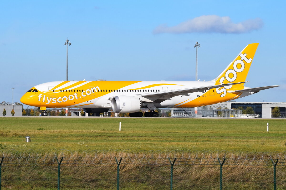 9V-OFJ , Scoot , Boeing 787-8 Dreamliner , Berlin-Brandenburg  Willy Brandt  , BER , 24.10.2021