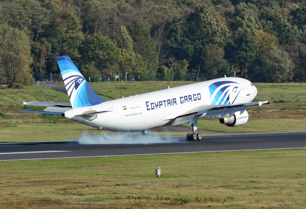 A 300-600 Egyptair-Cargo, SU-GAS, touchdown at CGN 19.10.2014