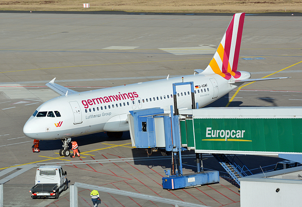A 319-100 D-AGWF der Germanwings am Gate in CGN - 02.02.2014