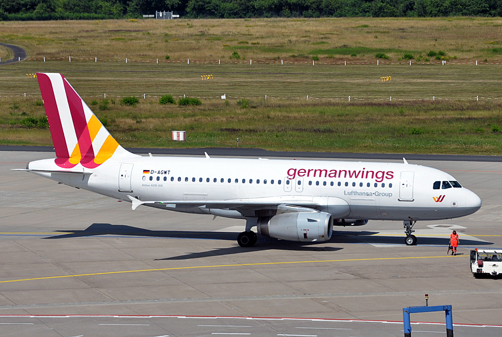 A 319-100 D-AGWT Germanwings taxy at CGN - 21.07.2013