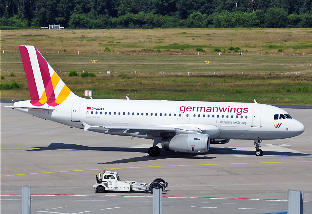 A 319-100 D-AGWT Germanwings taxy at CGN - 21.07.2013