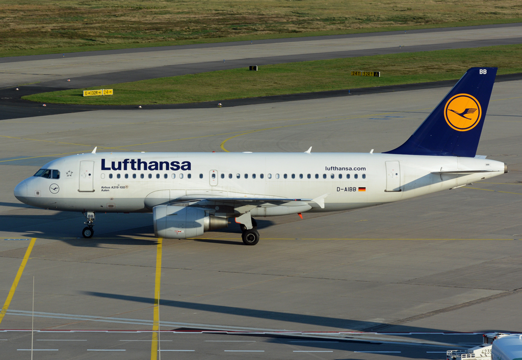 A 319-100 D-AIBB, Lufthansa  Aalen , taxy at CGN - 15.10.2014