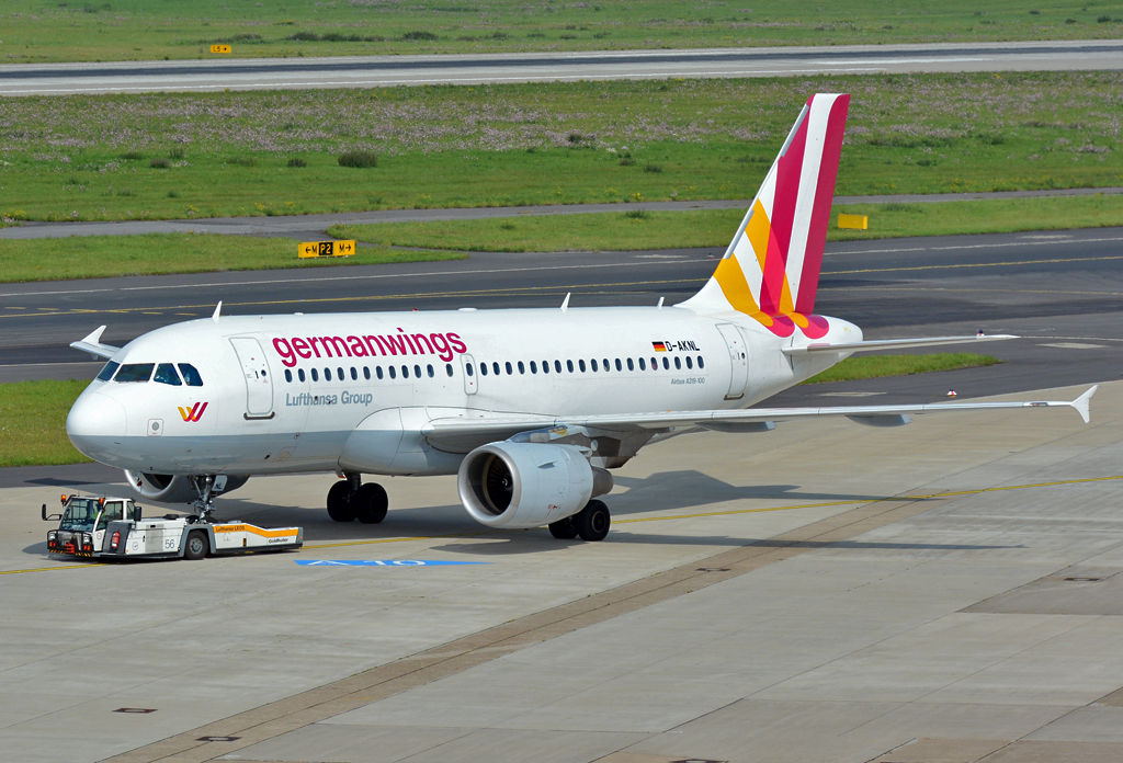 A 319-100 Eurowings D-AKNL in DUS - 04.09.2014