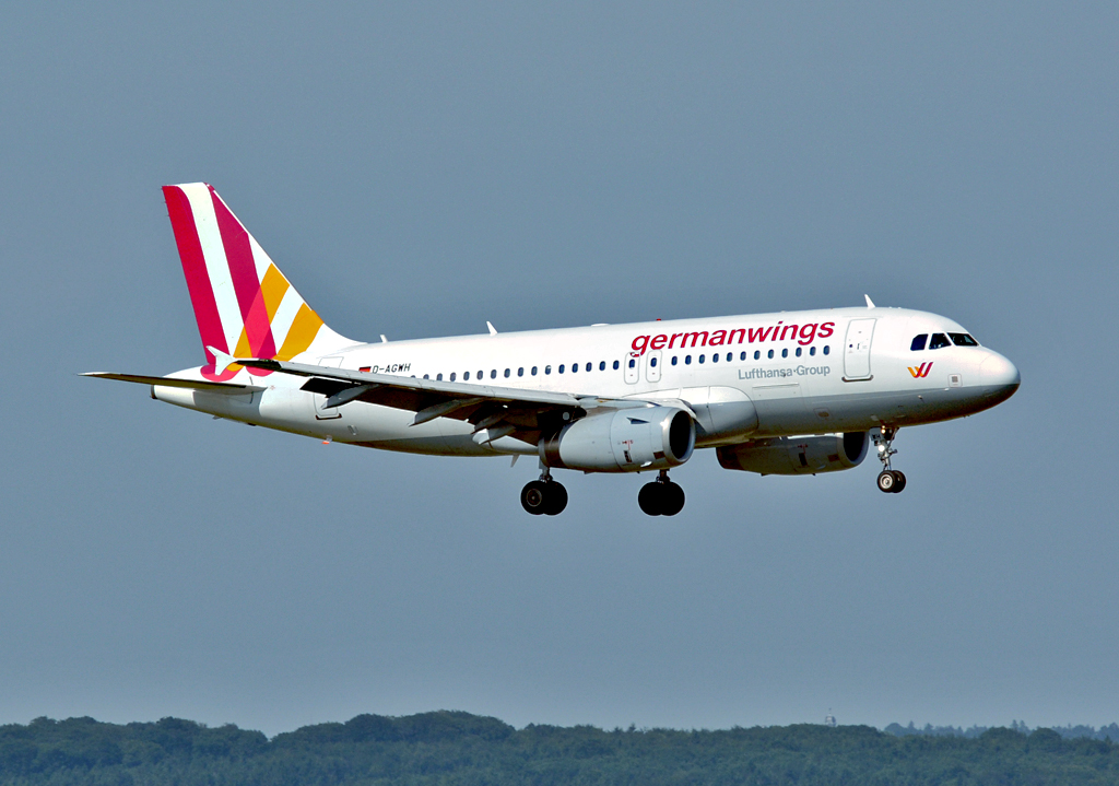 A 319-100 Germanwings, D-AGWH, final approach at CGN - 02.08.2015