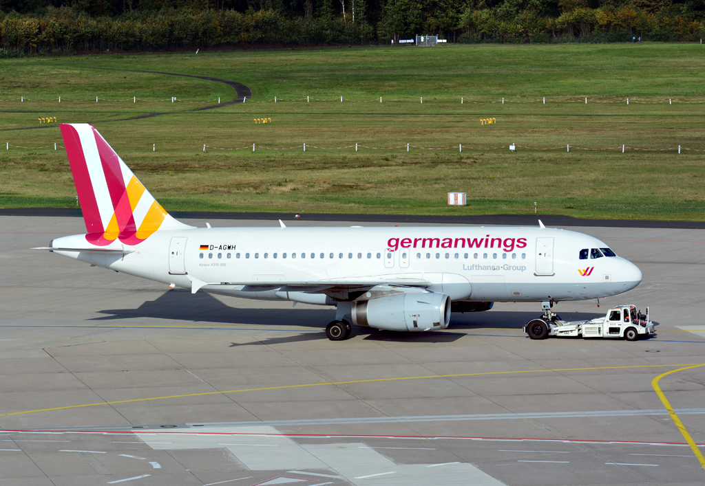 A 319-100 der Germanwings, D-AGWH, pushback in Köln/Bonn - 19.10.2014