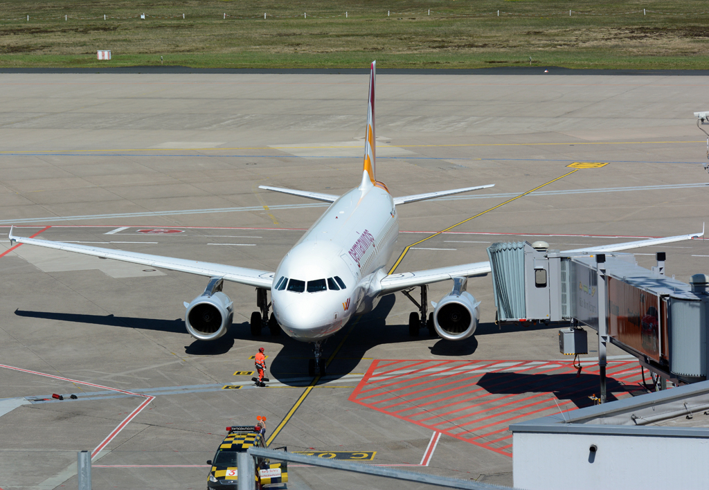 A 319-100 Germanwings D-AGWP am Gate in CGN - 05.05.2016