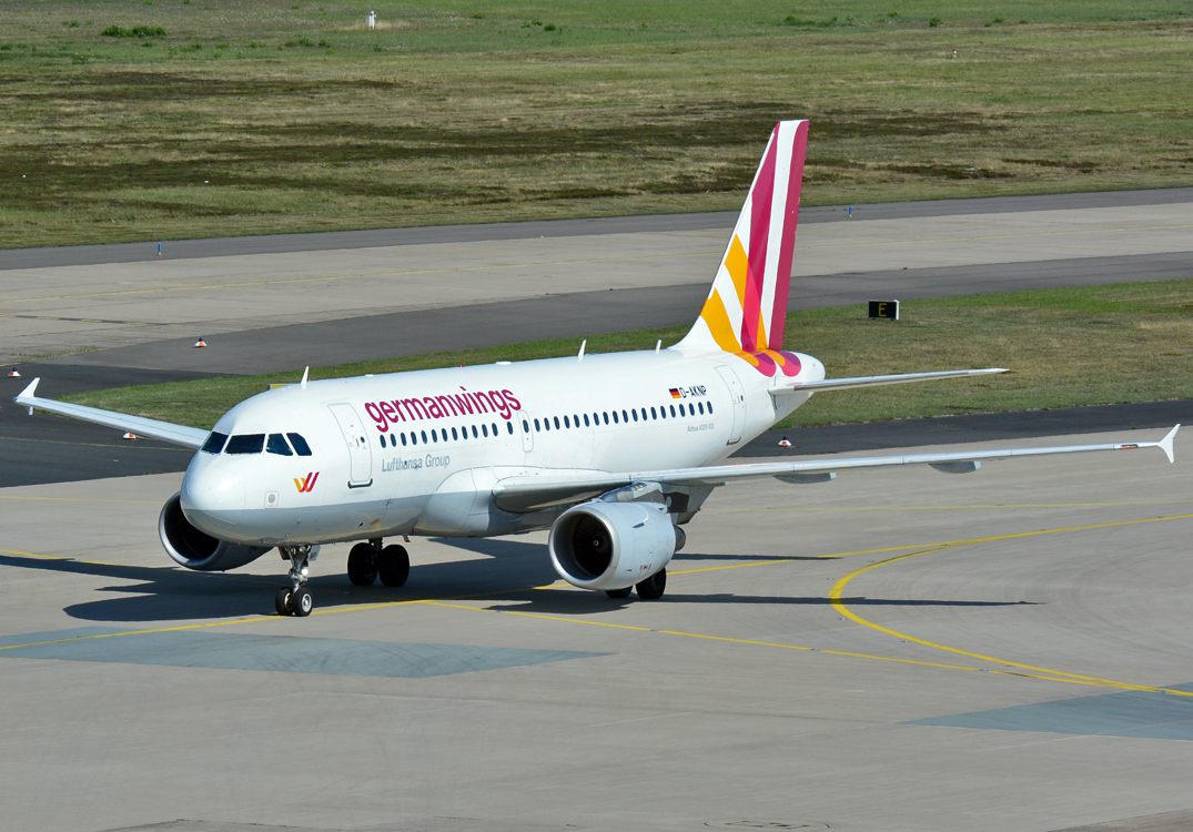 A 319-100 Germanwings, D-AKNP, taxy at CGN - 02.08.2015