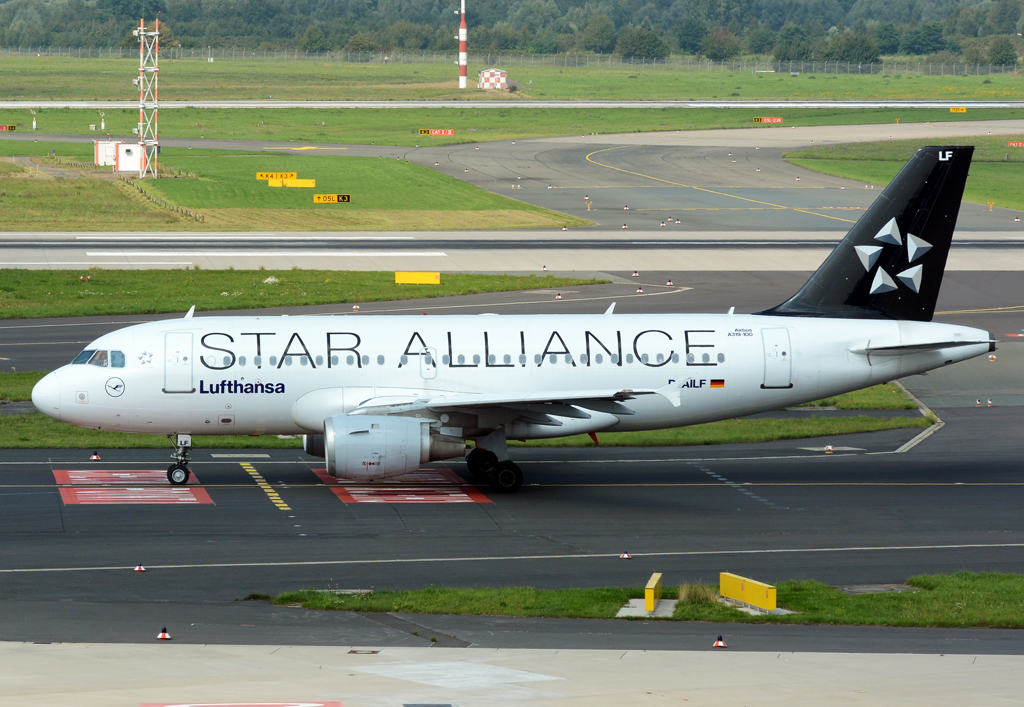 A 319-100 Lufthansa-Star Allinace D-AILF taxy at DUS - 04.09.2014