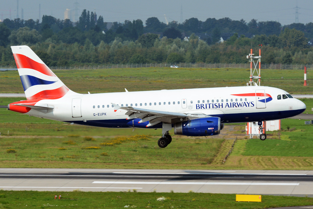 A 319-131 British Airways G-EUPK, kurz vor`m Aufsetzen in DUS - 04.09.2014