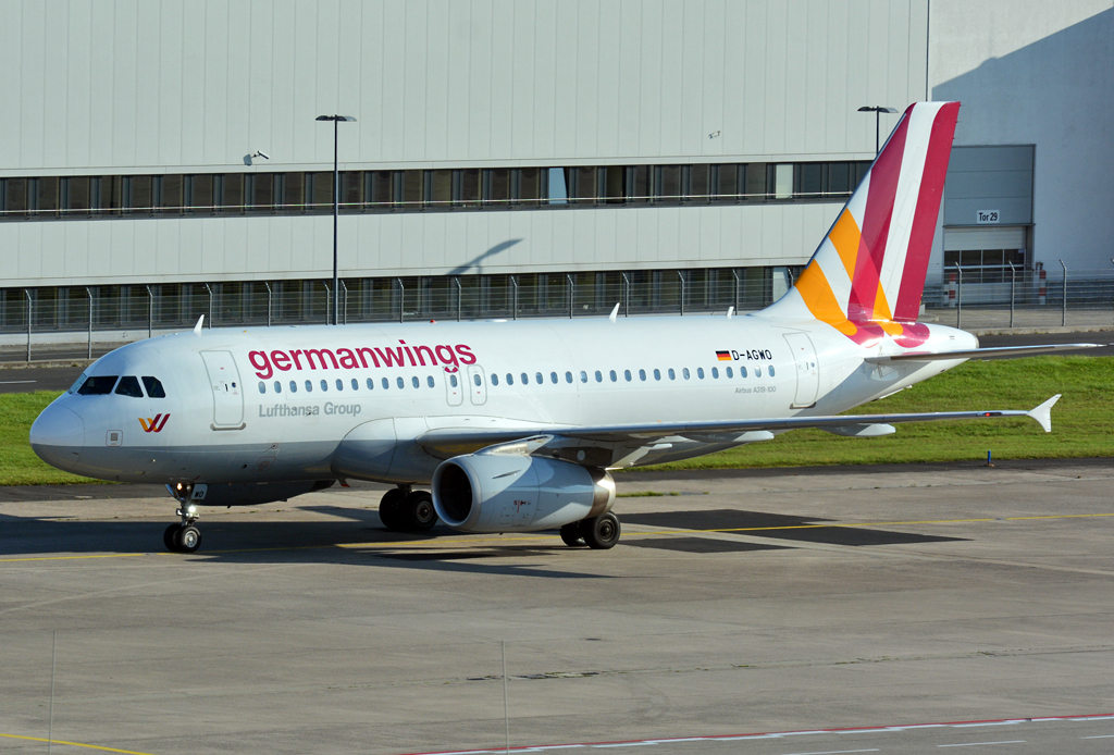 A 319-132 D-AGWO Germanwings taxy at CGN - 19.10.2014