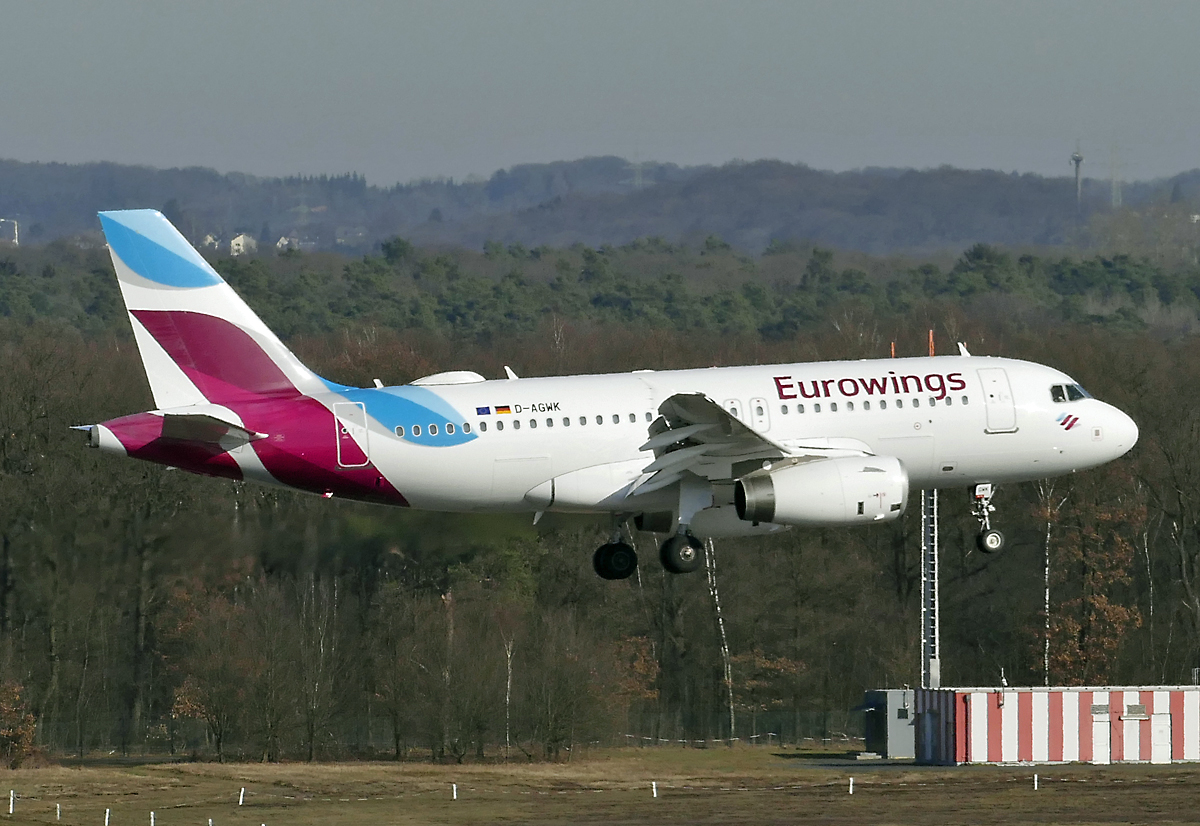 A 319-132 Eurowings, D-AGWK, kurz vor`m aufsetzen in CGN - 17.02.2019