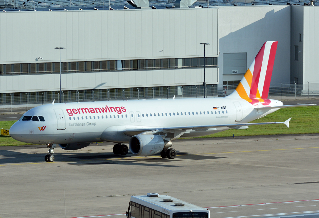A 320-200 D-AIQF Germanwings - taxy at CGN - 19.10.2014